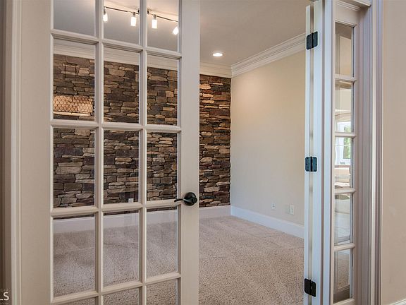 5th image of 4442 Park Royal Dr