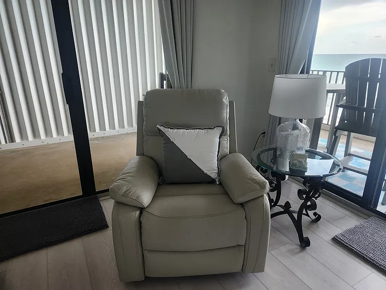 New power reclining chair with a usb port in side