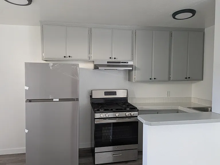 13553 Vanowen St #12A — Photo 2