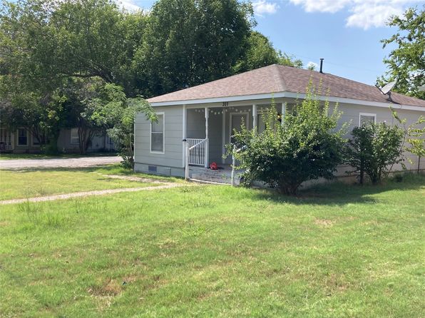 301 Lake Park Ave, Waxahachie, TX 75165
