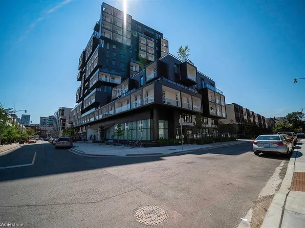 80 Vanauley St #120, Toronto, ON M5T 0C9