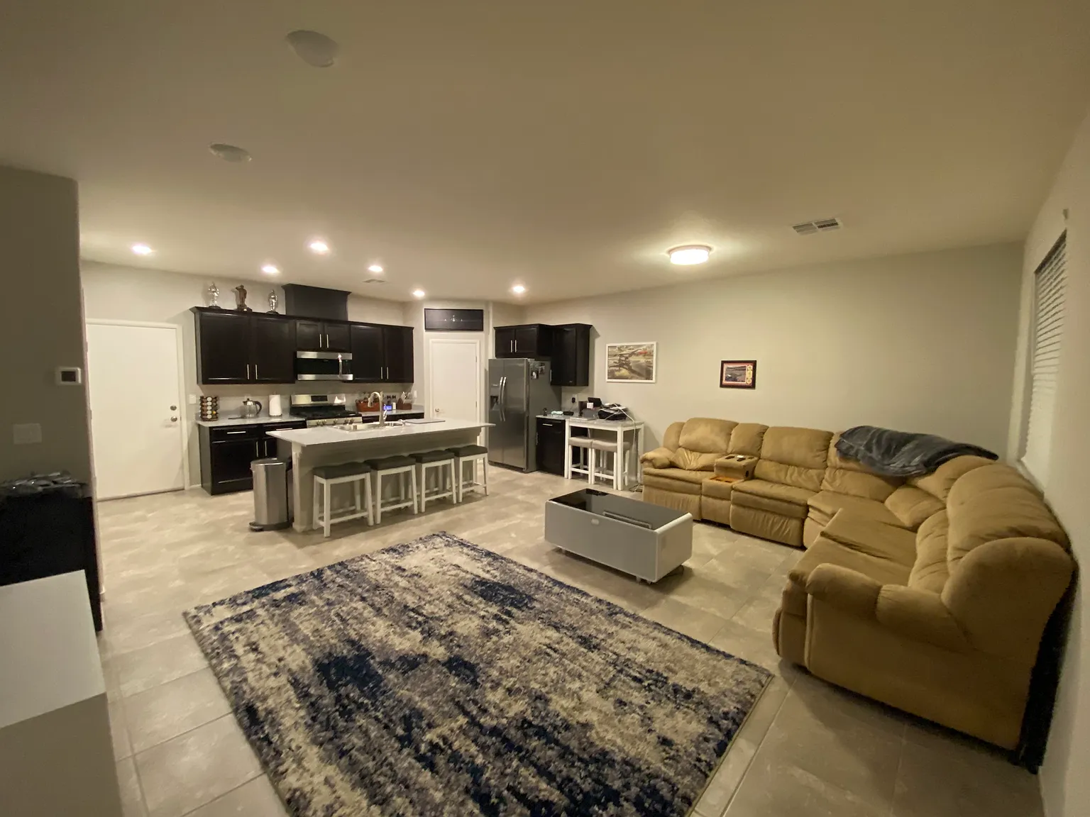 3 bed, 1744 sqft, $2,050 — Photo 3