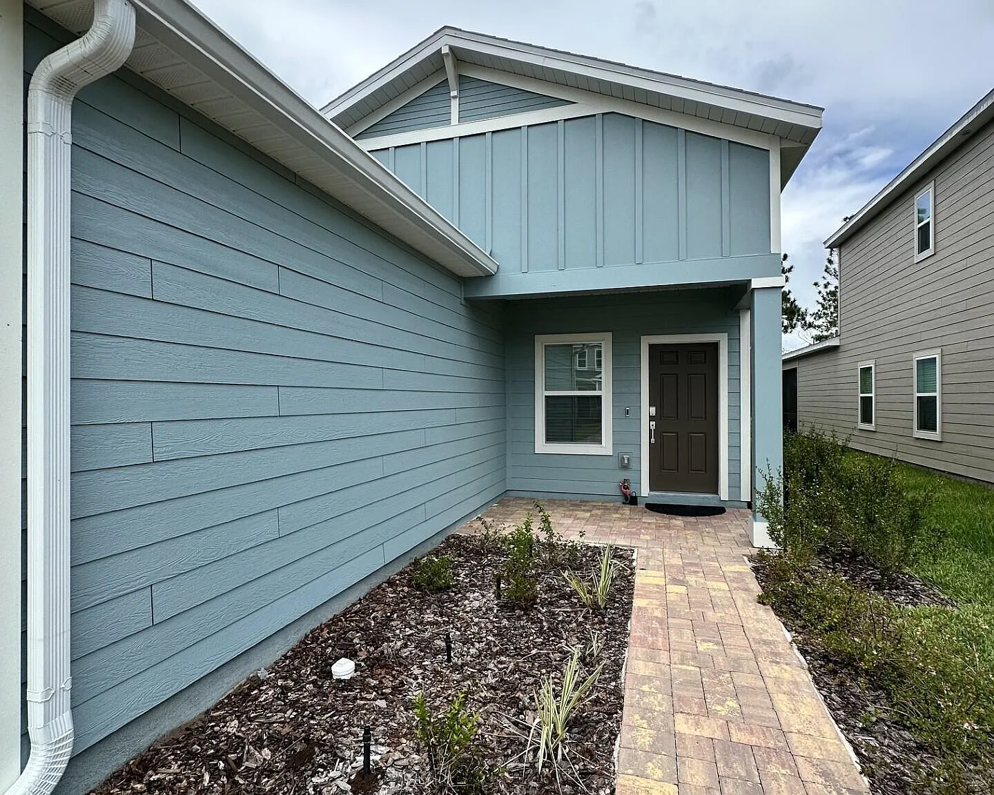 3 bed, 2.0 bath, 1884 sqft, $2,450 — Photo 2