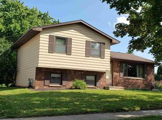 1636 Covington Dr, Oshkosh, WI 54904