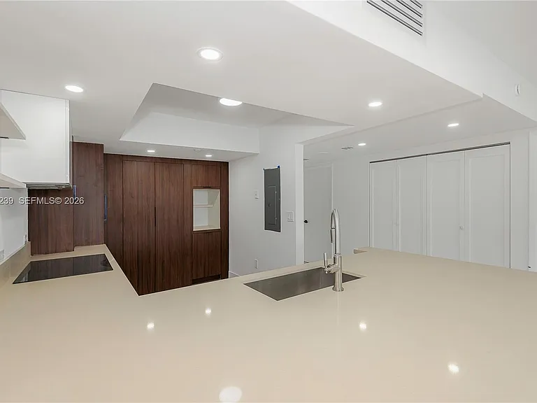 8855 Collins Ave #6E — Photo 11