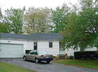 17 Coach Ln, Amherst, MA 01002