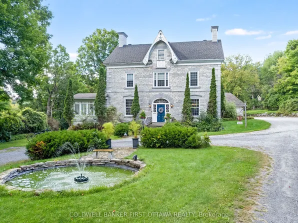 131 Mill Rd, Lanark Highlands, ON K0G 1K0