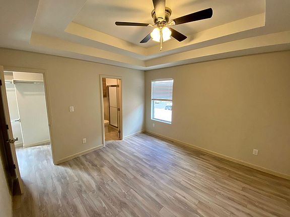5th image of 410 Newport Ave