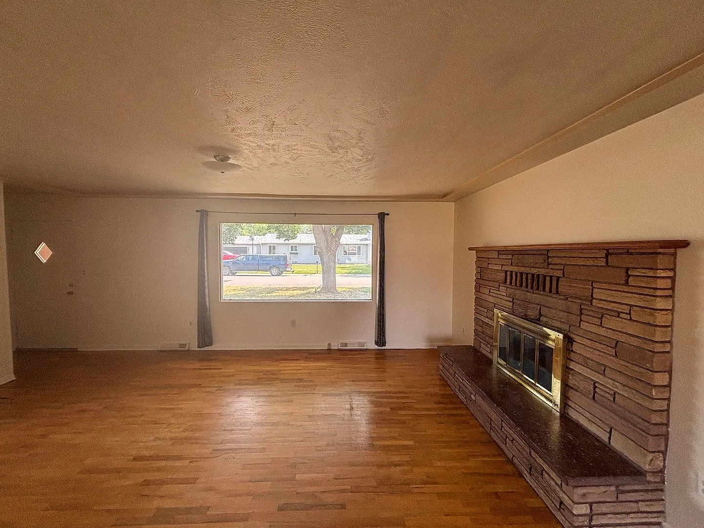 South Missoula 3 bedroom with fenced yard and garage — Photo 2
