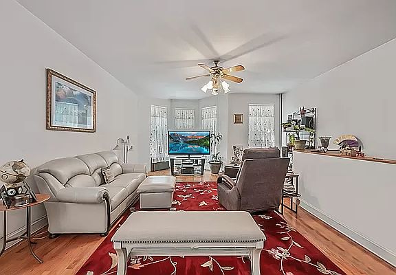 3rd image of 37 Saint Pauls Pl