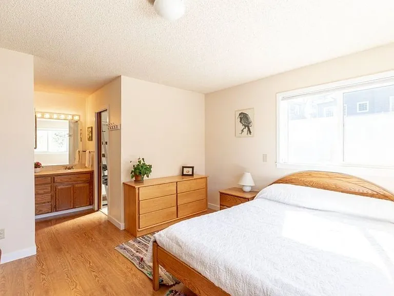 632 Logan St — Photo 10
