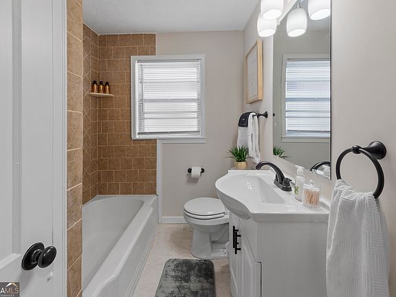 4th image of 1086 Briar Vista Ter NE