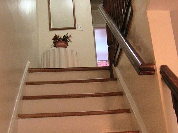 3rd image of 2932 Lurting Ave