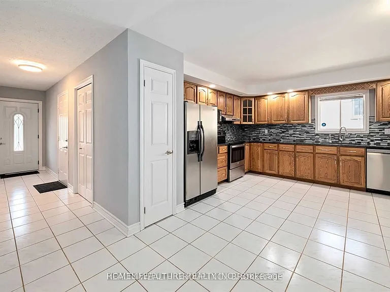 154 Sanders St — Photo 4
