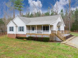 10420 Redfield Dr, Amelia Court House, VA 23002