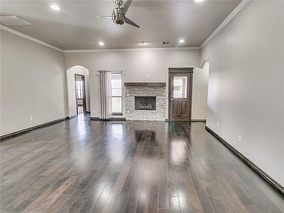 5th image of 3917 Montclair Dr