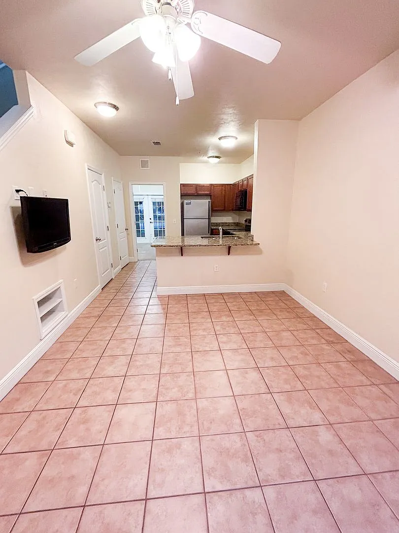 Building Photo - 2980 SW 35th Pl #101