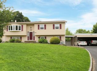 2 Watch Hill Ct, Valley Cottage, NY 10989