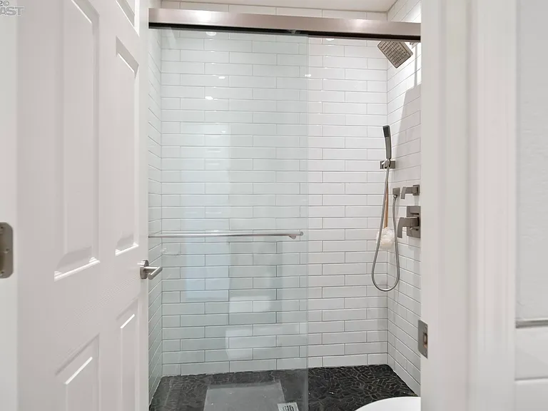 5687 Walnut St — Photo 15