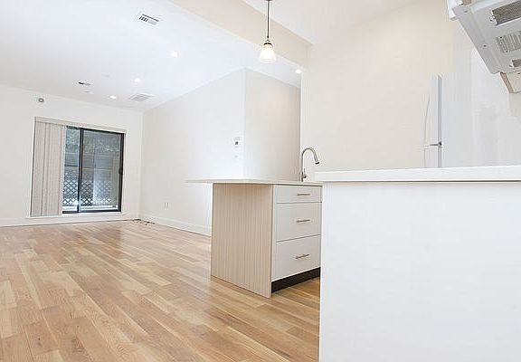 3rd image of 818 Lexington Ave APT 1E