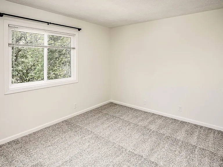 CB 12 — Photo 13