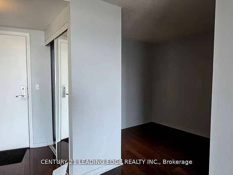 18 Valley Woods Rd #Penthouse 204 — Photo 6
