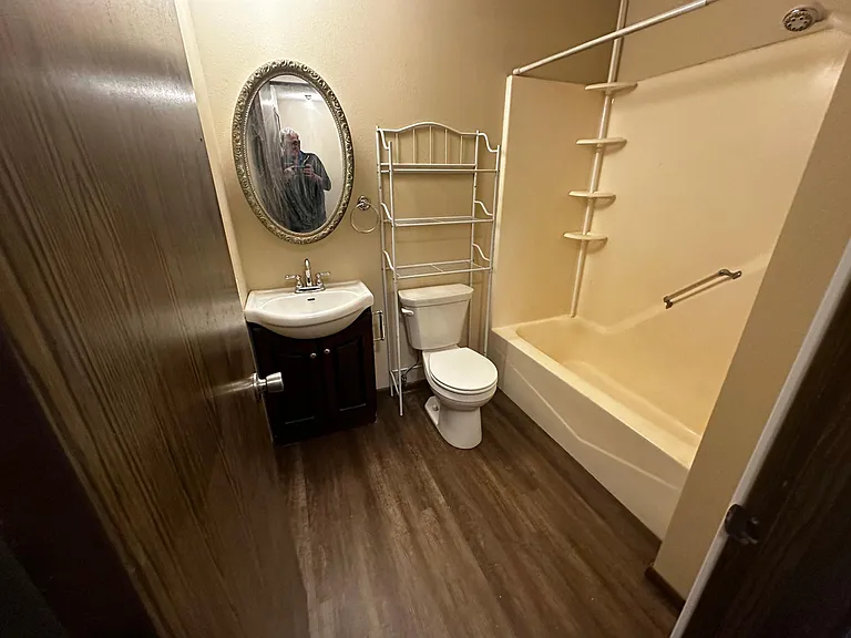 1105 E Pl #B — Photo 7