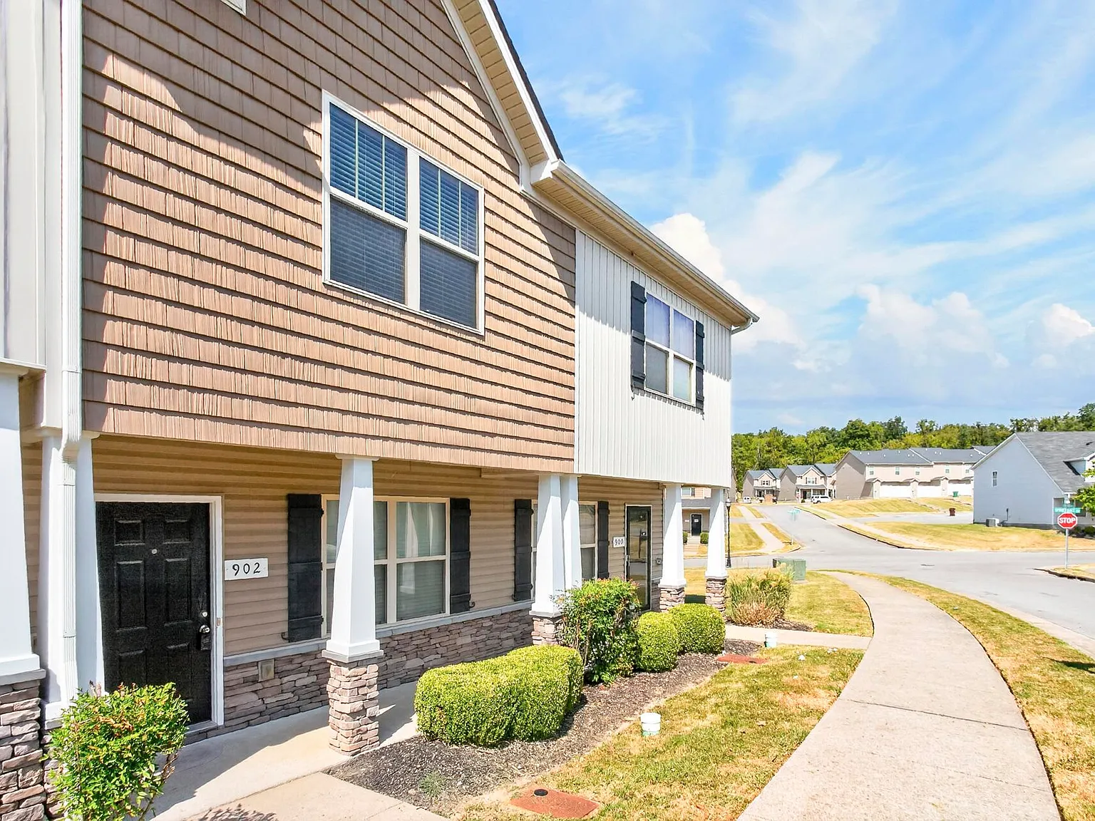 2 bed, 2.5 bath, 1258 sqft, $1,600 — Photo 4
