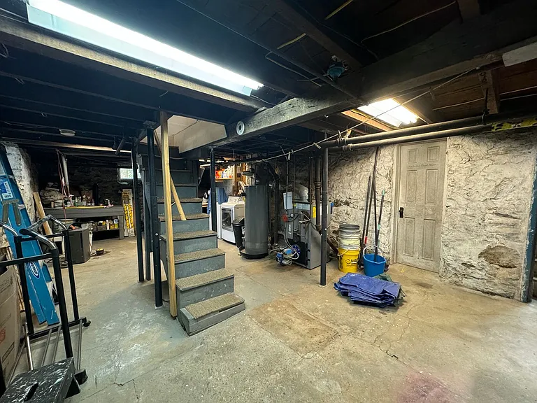 286 Pine St — Photo 22