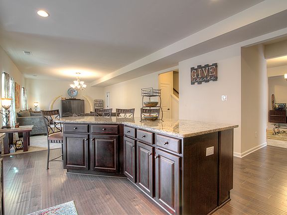 3rd image of 1265 Eagle Pl