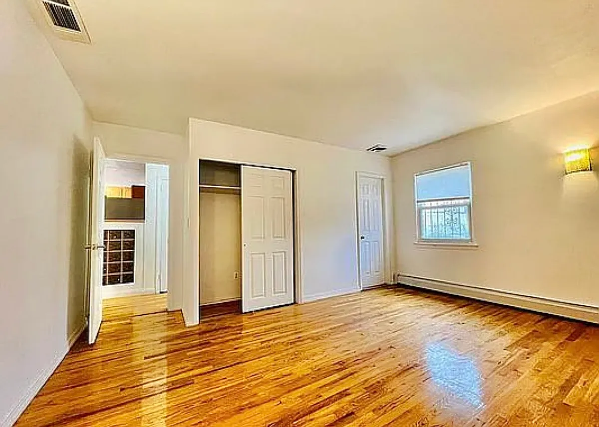Building Photo - 5640 E Hampton Blvd #1