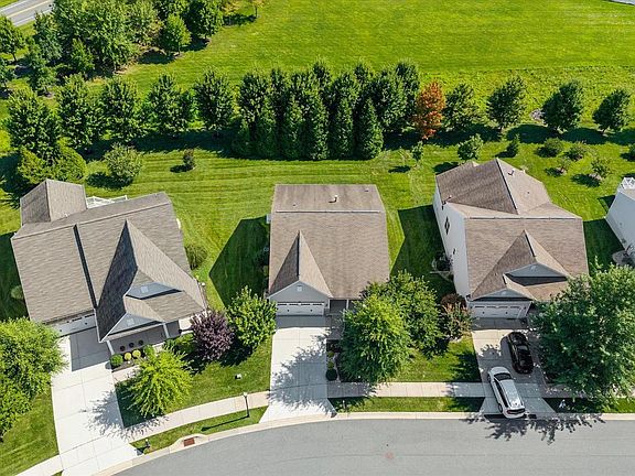5th image of 631 Red Maple Rd
