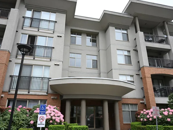 33545 Rainbow Ave #202, Abbotsford, BC V2S 0B9