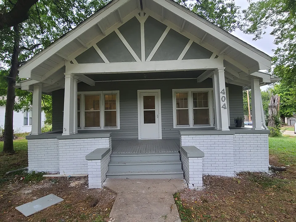 404 W 2nd St