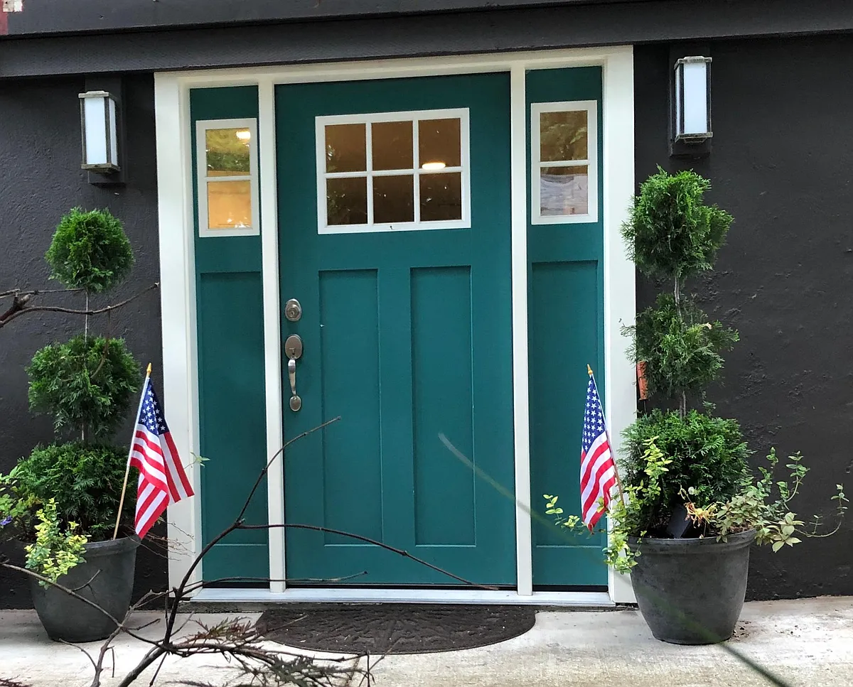 Private entrance - 949 NE Hazelfern Pl #A