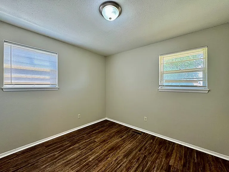 1006 Richmond St — Photo 13