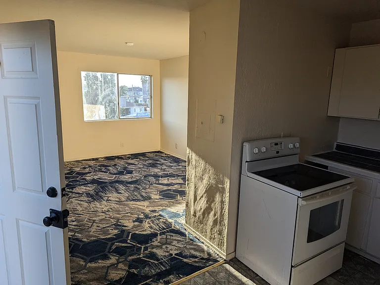 10023 Macarthur Blvd #8 — Photo 3
