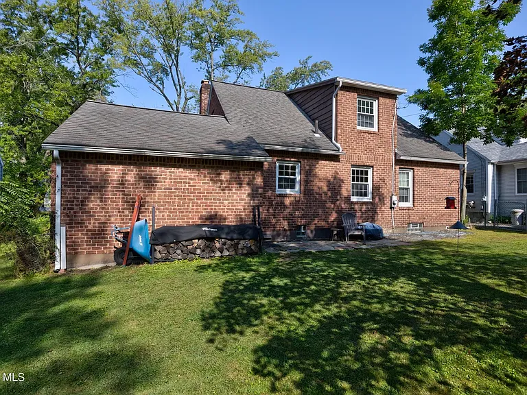 2324 Niskayuna Dr — Photo 10