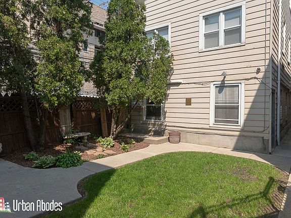 3rd image of 3144 N Oakley Ave APT 3
