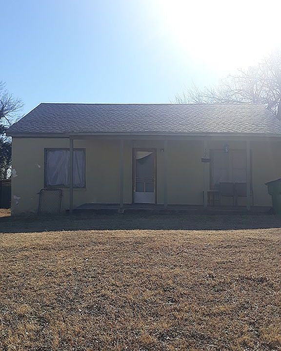 2nd image of 406 W Texas Ave
