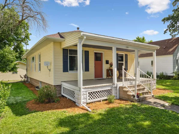 620 Woodlawn Ave, Traer, IA 50675