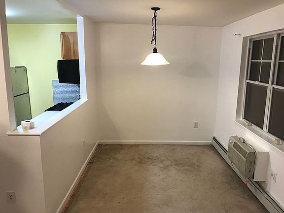 4th image of 841 Courtlandt Ave APT 3