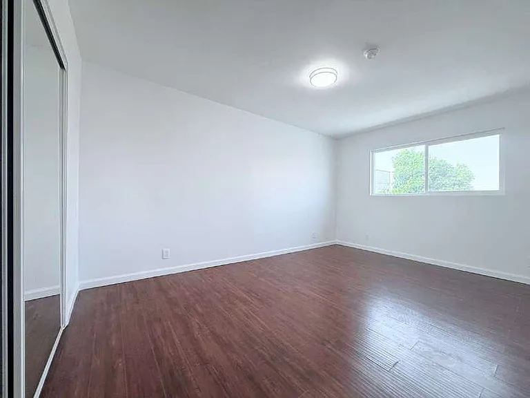 1915 S Longwood Ave #5 — Photo 11