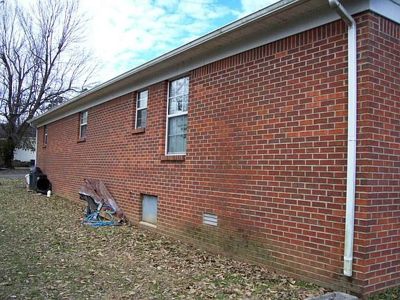 4th image of 964 Dowdy St