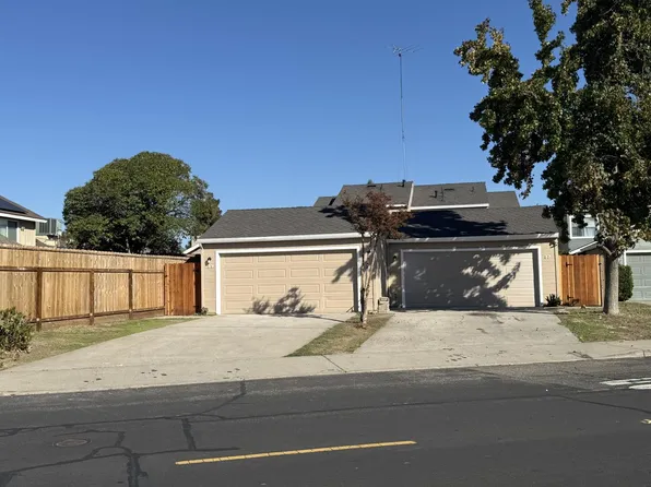 37&39 S Willowood Dr, Oakdale, CA 95361