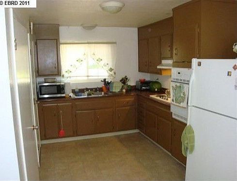 4th image of 1132 Monterey Dr