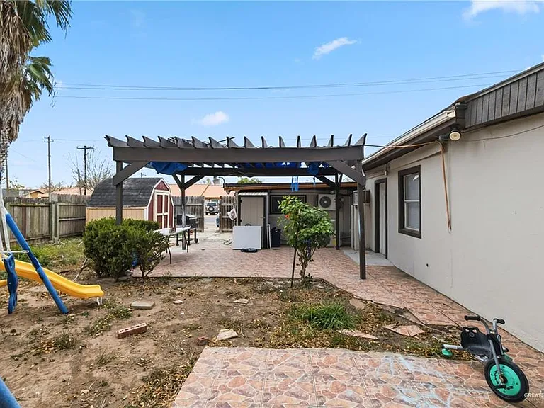 700 E Sam Houston Blvd — Photo 18