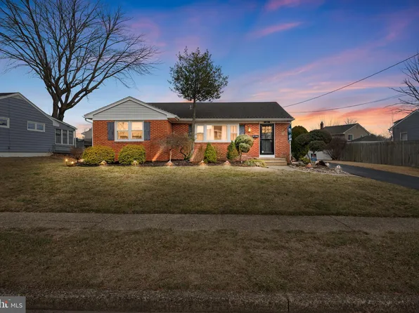 25 Meadow Lark Rd, Stratford, NJ 08084