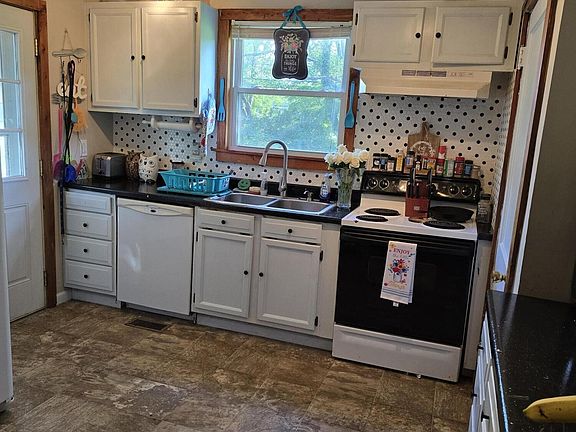 3rd image of 101 Park Dr