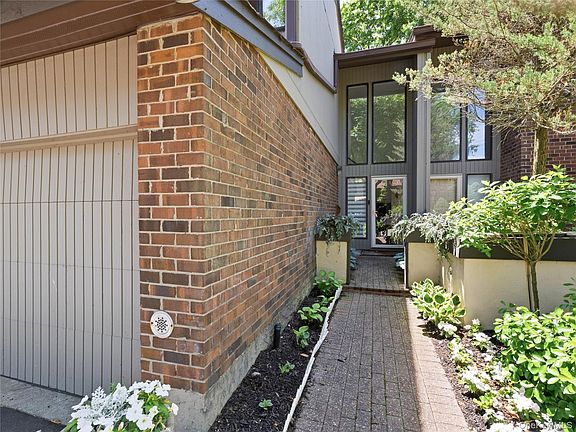 2nd image of 227 Hamlet Drive